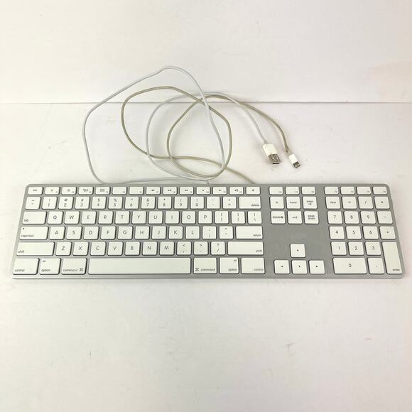 Apple Slim A1243 USB Wired Keyboard with Numeric Keypad Mac Standard Aluminum - Picture 1 of 6